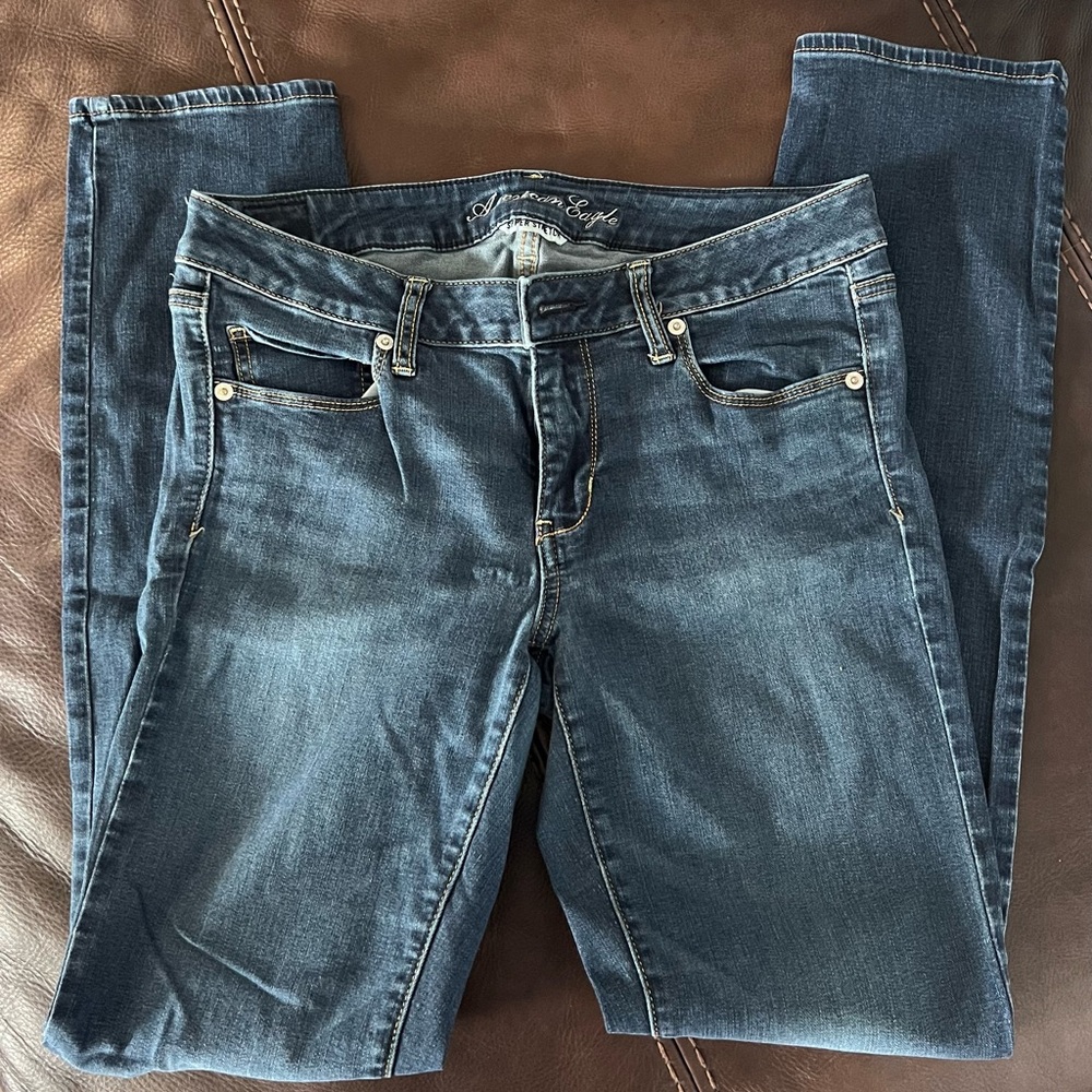 AMERICAN EAGLE JEANS SIZE 6